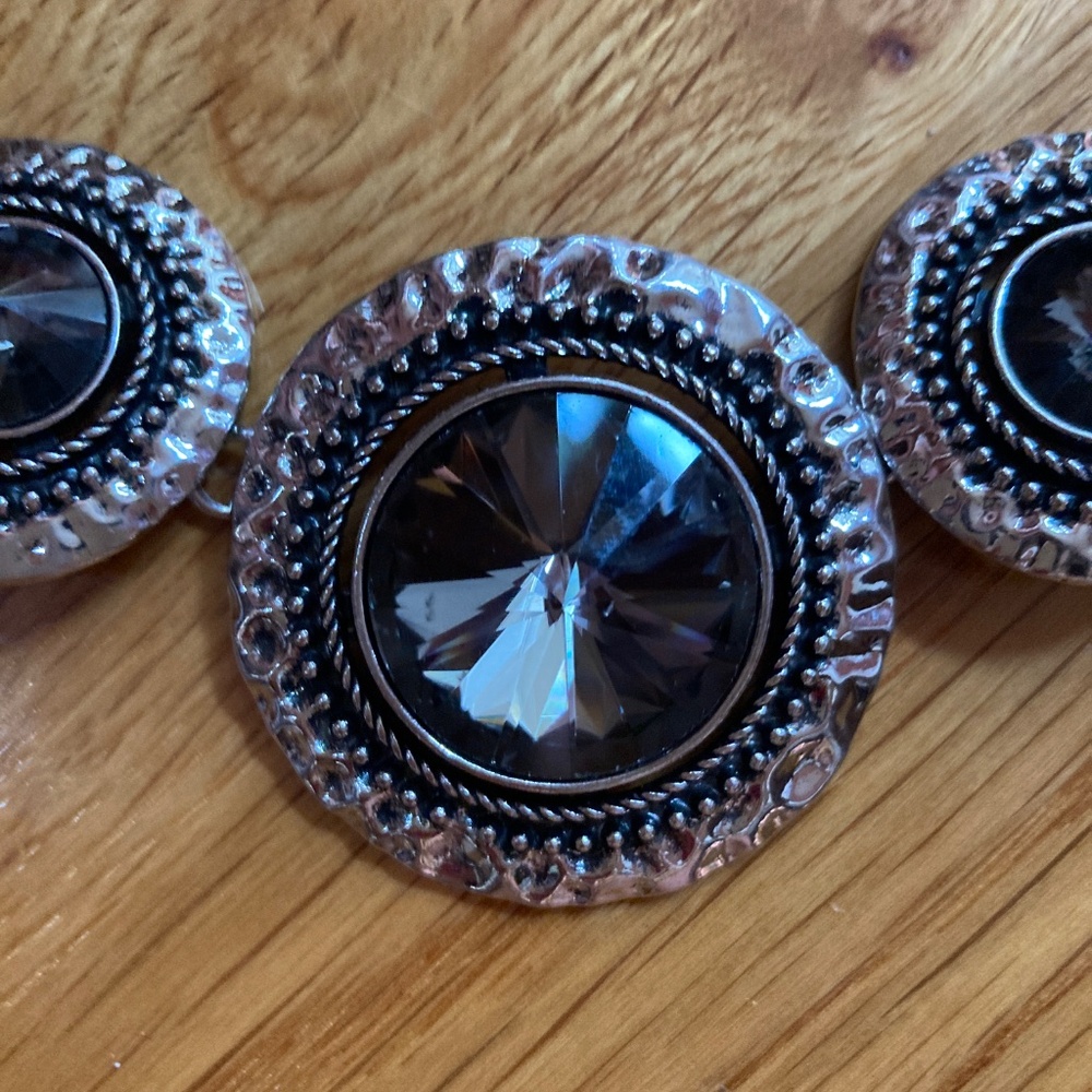NWT Paparazzi Silver Jeweled Necklace/Earrings Set - Picture 4 of 4